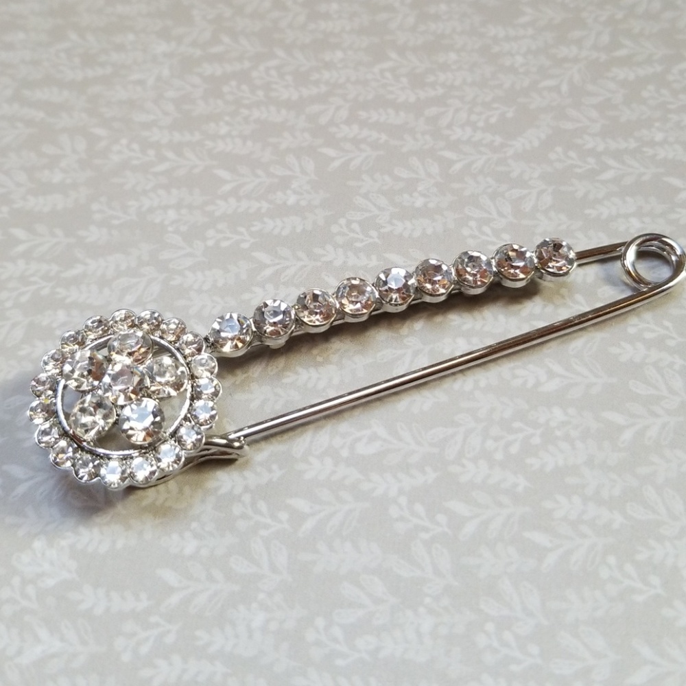 Fun Rhinestone Silvertone Safety Pin Brooch Pin - Picture 2 of 8